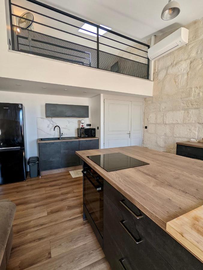 Loft Spacieux Au Coeur Des Remparts D'Aigues-Mortes Bagian luar foto
